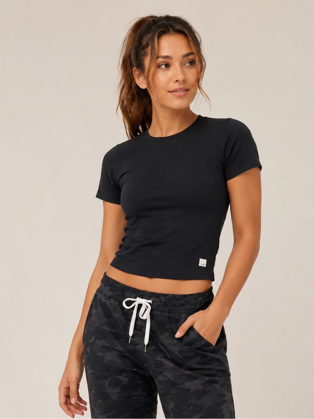 VUORI Women's Pose Fitted Tee | Black | Size M